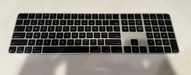 USBC Magic Keyboard With Touch ID And Numeric Keypad For Mac models With Apple Silicon - US English Black Keys - Pickup From Northridge Area