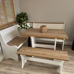  Breakfast Nook