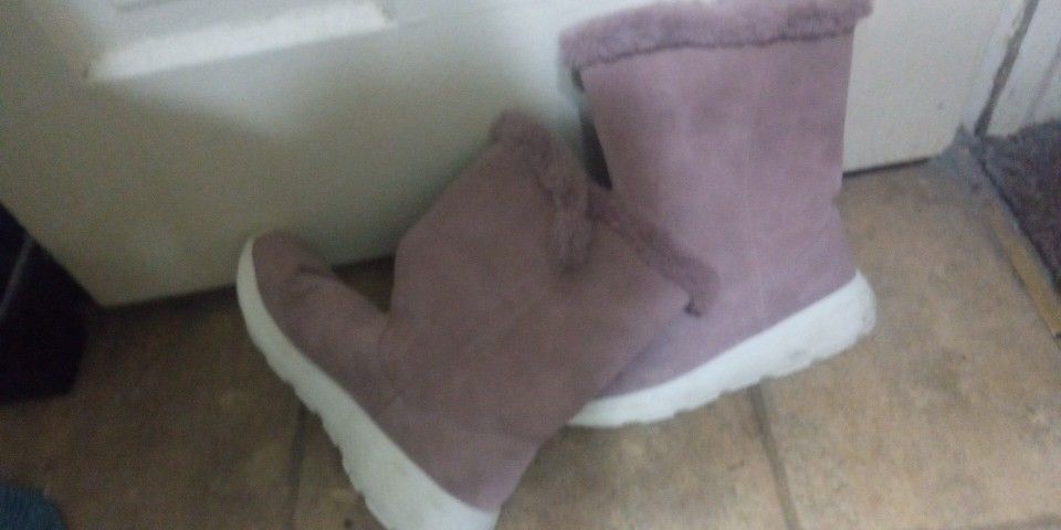 Woman's Boots Good Condition Size 10$8.00 Each