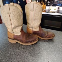 DURANGO. WORK BOOTS COMFORT SOLE REAL THICK SIZE. 9 MED  NOT HEAVY ON UR FOOT