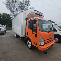 THIS ORANGE REFER IS READY FOR SERVICE 🍊🚚 #👇
2021 Chevrolet LCF 4500XD refrigerated box truck with 112,373 miles. This medium-duty cab-over-engine 