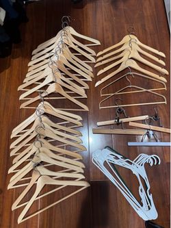 Wood hangers 30 pcs
