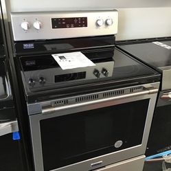 New Scratch And Dent Maytag 5 Burner Glass Top Airfryer Stainless Steel Range. 1 year Warranty 