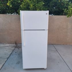 3MONTHS WARRANTY 28X29X67 GE FRIDGE 17CUFT WHITE 