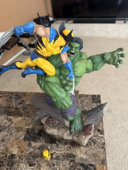 HULK vs WOLVERINE - Sideshow Maquette EX Statue Edition  Size 818/2500