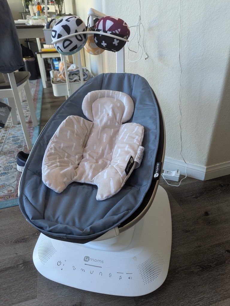 4Moms Mommaroo Baby Swing