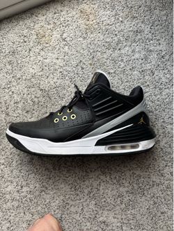 Nike air Jordan’s size 11.5 (max aura 5s)