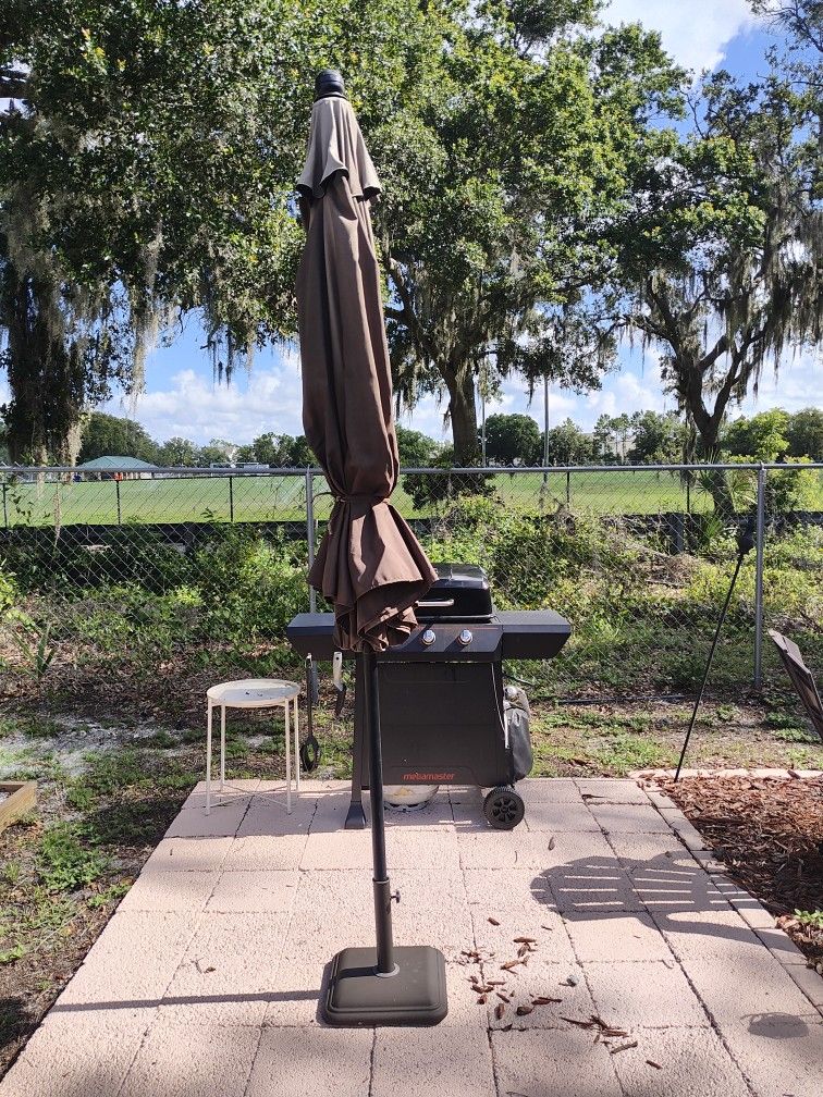 Patio umbrella And Weighted Stand