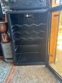 Vissani Glass Door Beverage/Wine Fridge – $80 OBO