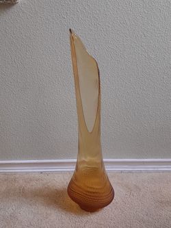Big LE Smith Swung Vase Nubby Butt Amber Color 33" Tall