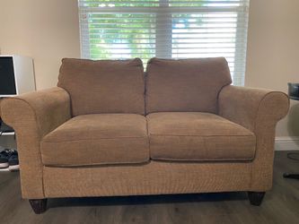 Broyhill tan couch