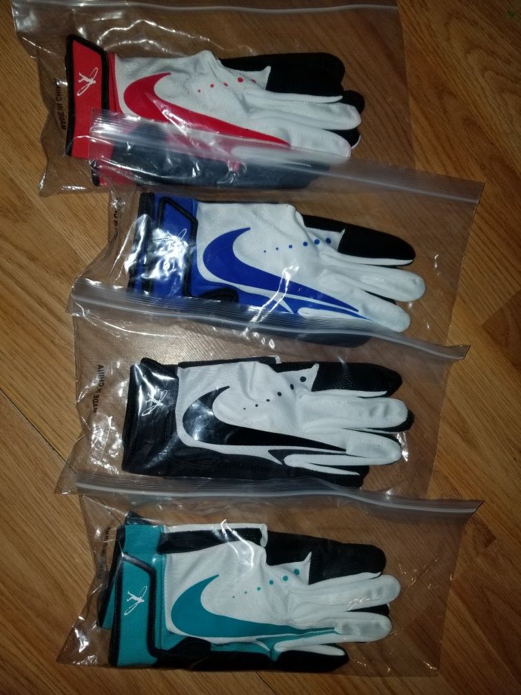 Brand New Nike Youth Swingman Baseball Batting gloves Pick your Color Youth Large