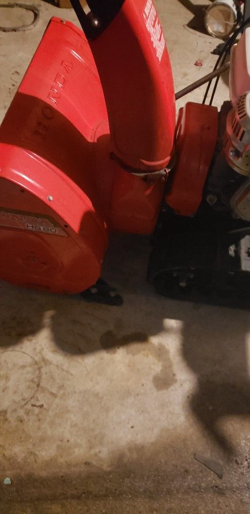 Snow Blower Heavy Duty Honda, Very Nice Machine $600