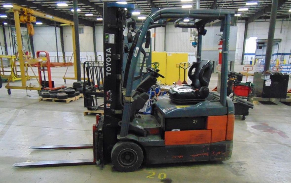 Toyota 8FBE18U 3 wheel Electric 48 Volt Forklift