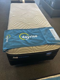 Mattress Close out sale ! name brands financing available !