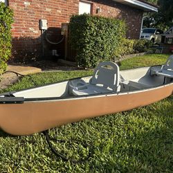 Explorer 14.6 DLX Canoe