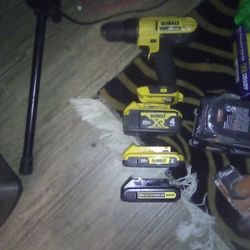 DeWalt 20v Drill With 3 Batterys