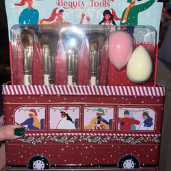 Brand New Brush Make Up Set 