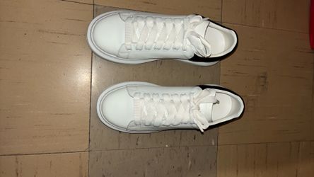 Alexander McQueen men’s sneakers great condition SZ 8.5