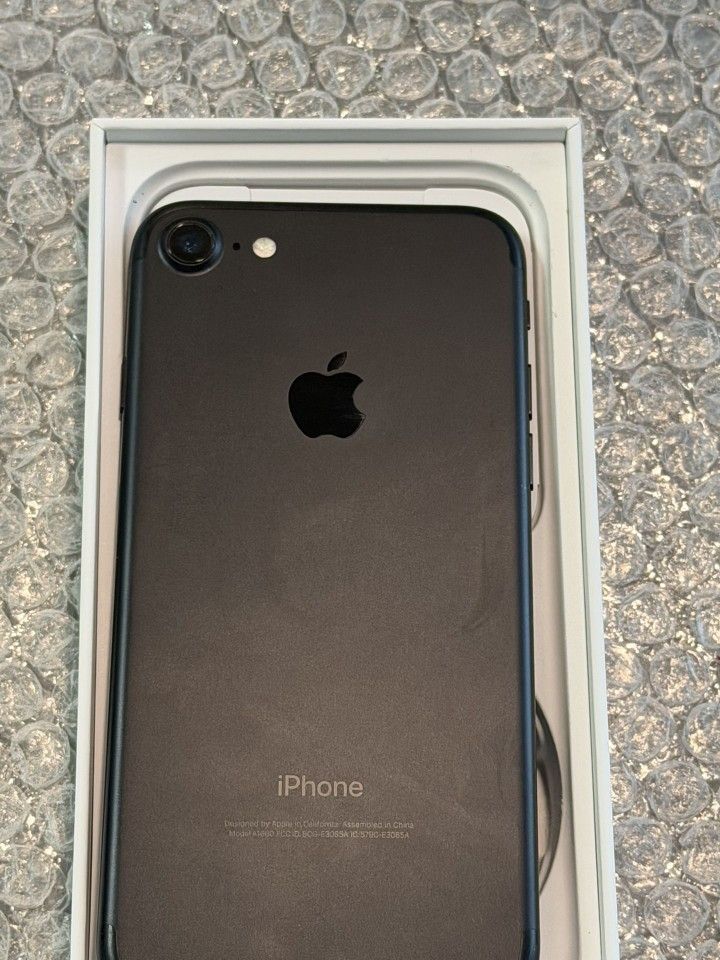 iPhone 7 Unlocked Like New