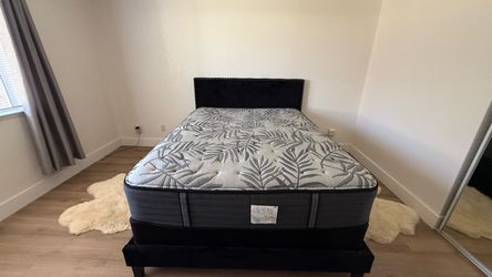 Bed set (mattress, boxspring,frame)