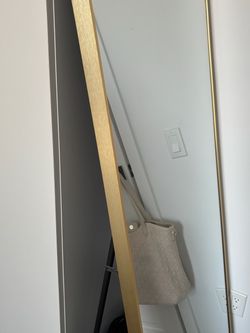 Gold mirror