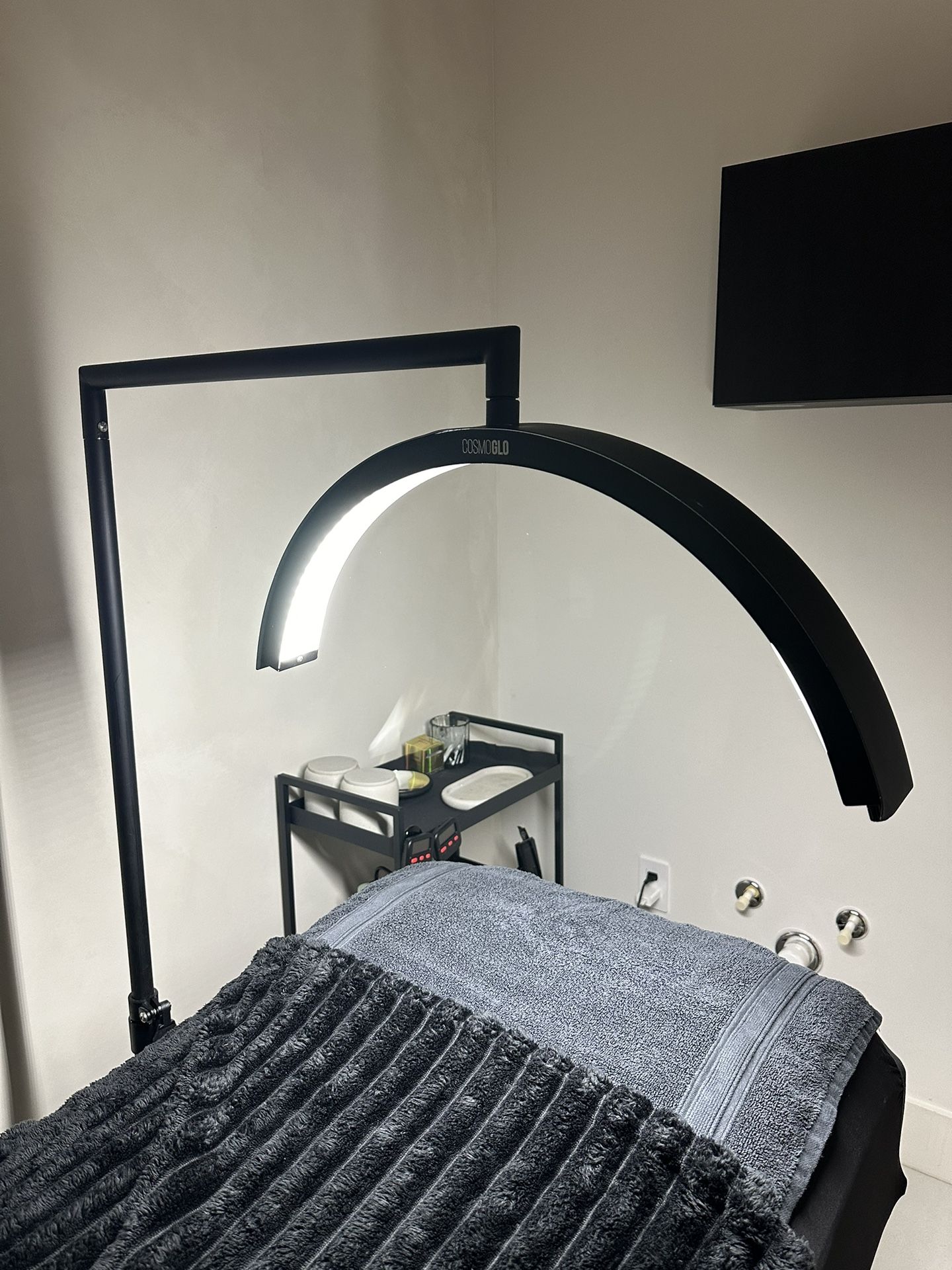 Cosmoglo Esthetician Ring Light