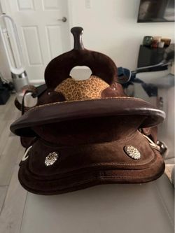 Circle Y Galaxy Barrel Saddle 15" Seat.