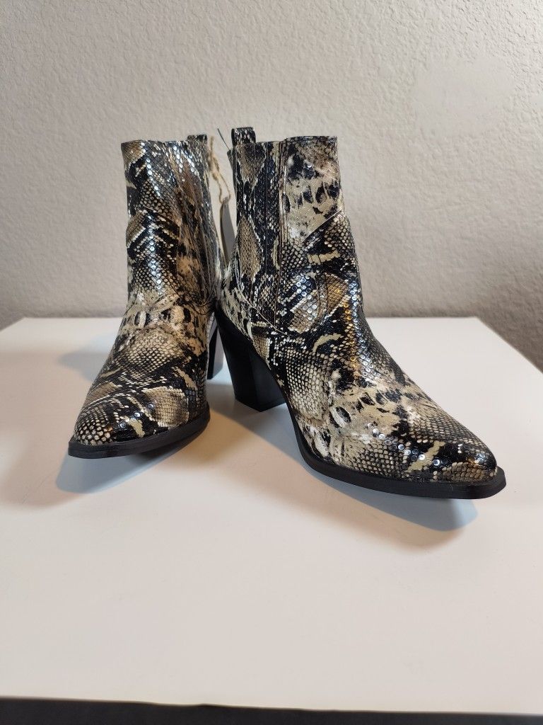 Women's Snakeskin Ankle Boots - Black and Cream Size 9