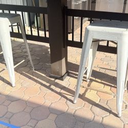 2 Bar Stools 