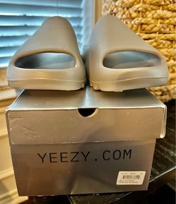 New YEEZY Slides Silver Size 12m