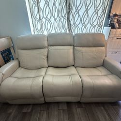 💺 Power Recliner Sofa – Massage, Heat, Bluetooth Audio, USB – Like New! $1,750
