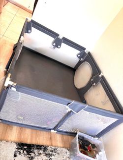 Baby play pen