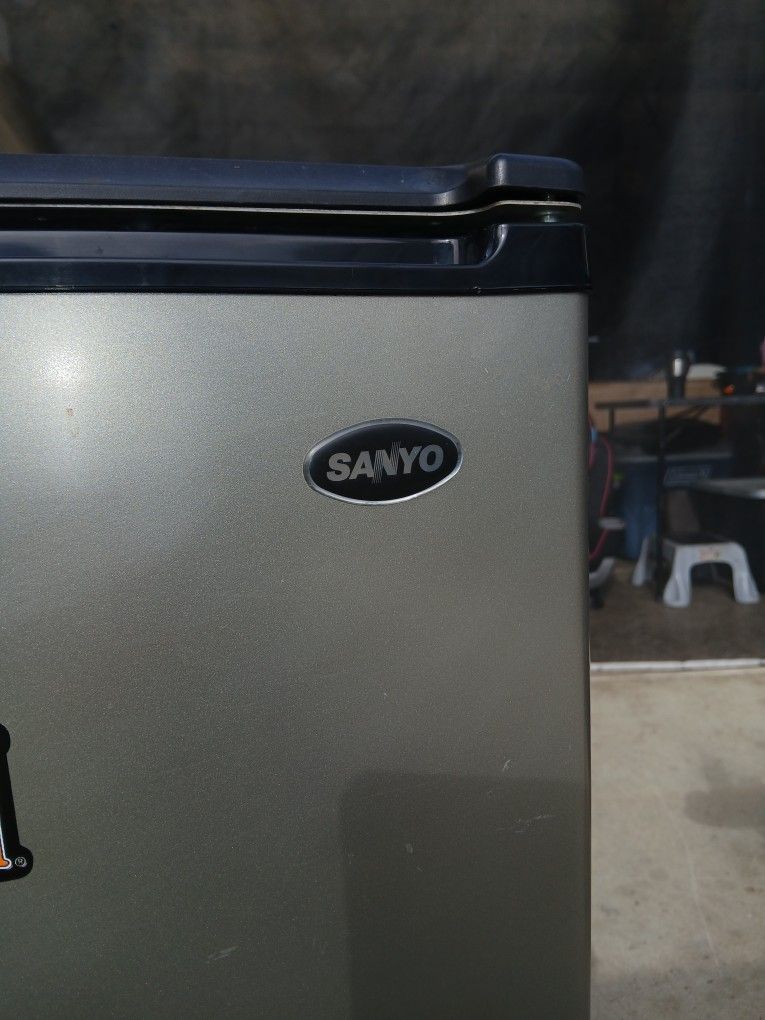 Sanyo Mini Fridge