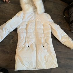 Gently Used White Long Puffer With Detachable Fur Hood Lining