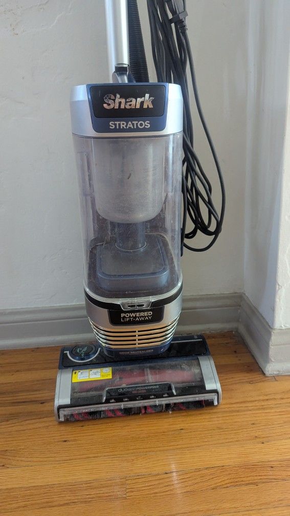 Vacuum Shark Stratos Lift Away