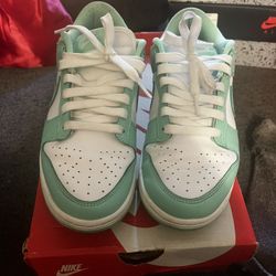 Nike Dunks (Woman)