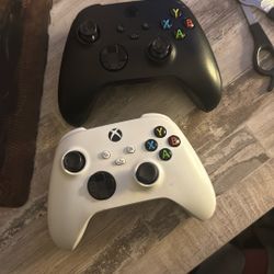 2 Xbox X Controllers 