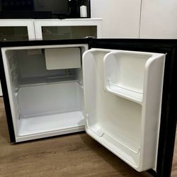 Hisense Mini Fridge 