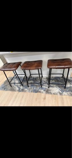 3 Modern Bar Stools – Only 2 Months Old