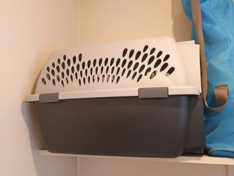 Medium pet crate