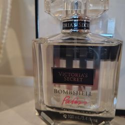 Victoria Secret Bombshell Perfume 