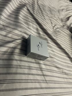 AirPods 4 with noise cancelling