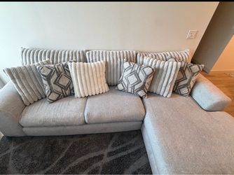 Rooms to go couch w/ chaise