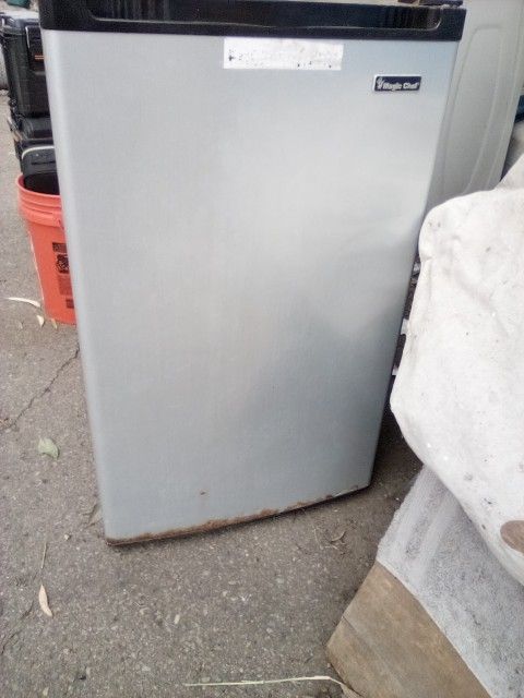 Magic Chef Mini Fridge