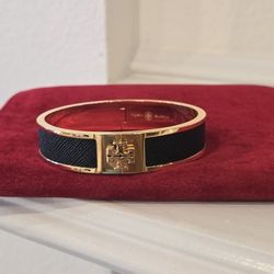 Brand New Black Tory Burch Kira Enamel Medium Hinged Bangle Bracelet with logo 18K-Gold-Plated
