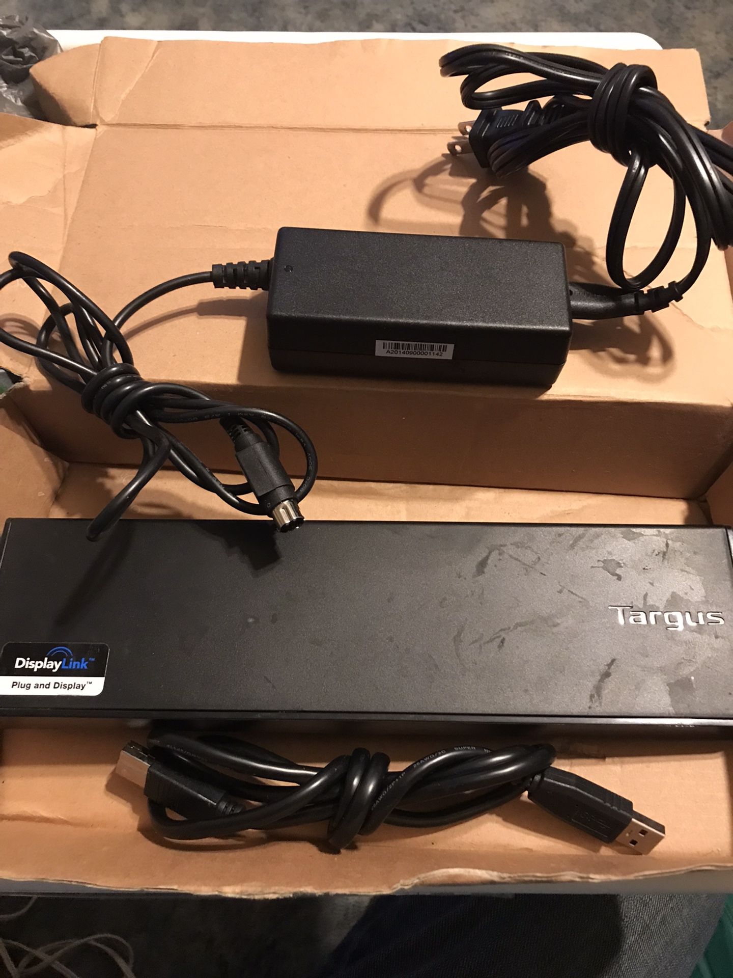 Lnew TARGUS Universal USB three TV docking station model a CP70 USZ only $25