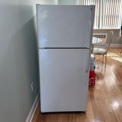 GE Refrigerator 
