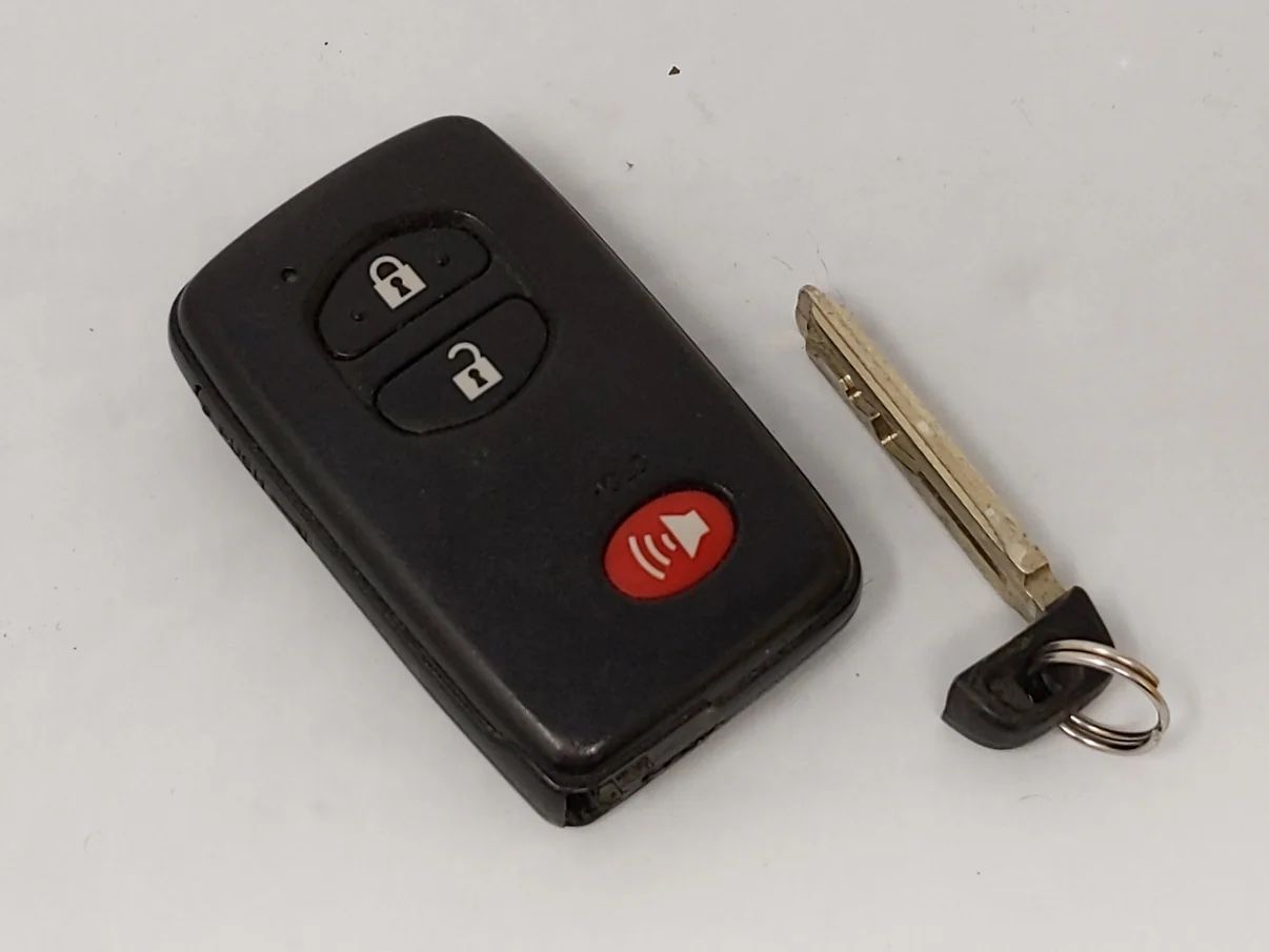 Toyota Prius Corolla Camry Lexus  Keys Llaves Controles 