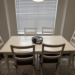Cute Farmhouse DiningTable!